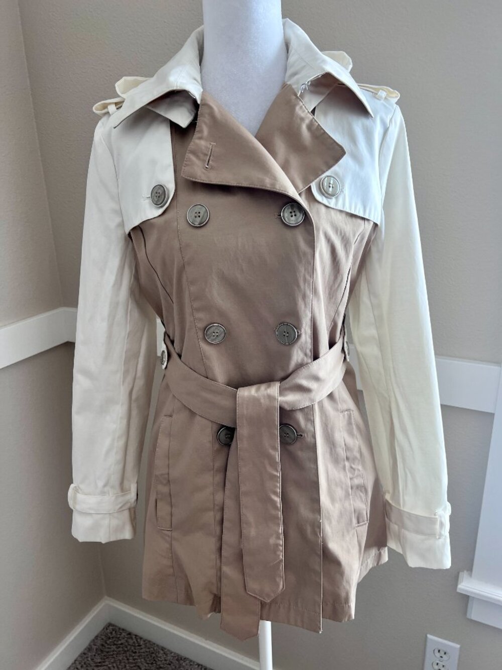 Steve Madden Two Tone Belted Trench Coat Tan Cream - Size Medium